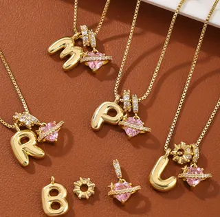 26 Letter Personalized Zircon Pendant Necklace, 18K Gold Plated Copper Pink Heart Charm, Adjustable 40+5cm Clavicle Chain for Women