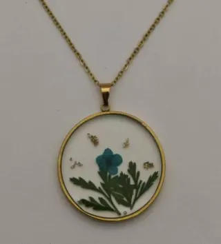 Vintage Botanical Pressed Flower Pendant Necklace, 18K Gold Plated Alloy Round Resin Drop, Blue Green Floral Clavicle Chain for Women