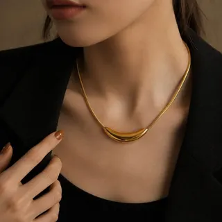 Gold Crescent Moon Necklace for Women, 18K Gold Plated Stainless Steel Serpentine Chain Choker, Hypoallergenic Minimalist Collarbone Necklace 40cm