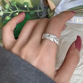 Vintage Feather Open Ring, Adjustable Alloy Silver-Plated Statement Finger Ring, Boho Stackable Jewelry Gift for Women