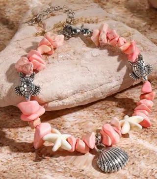 Pink Crushed Stone Beach Bracelet with Shell Starfish Turtle Charms, Adjustable Alloy Resin Boho Summer Jewelry Gift for Women