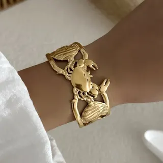 Ocean Series Crab Bracelet for Women, 18K Gold Plated Stainless Steel, 3D Sculpted Open Cuff Bangle, Hypoallergenic Tarnish-Free Jewelry, approx 6cm