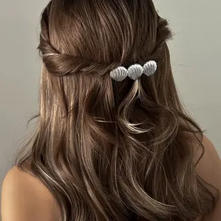 Silver Shell Hair Clip - French Vintage Alloy Hair Accessory, Pearl-Mother-of-Pearl Texture, Bridal & Beach Half-Up Hair Pin, 2.5x7.2cm