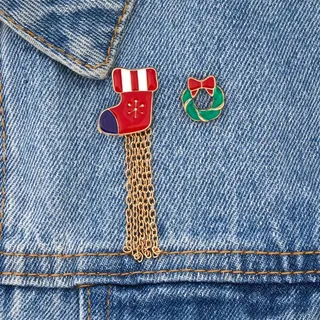 Christmas Stocking & Wreath Tassel Enamel Pins Set of 2, Gold Plated Alloy Holiday Brooch for Sweater Jacket Gift