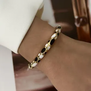 Vintage Floral Enamel Bangle - 18K Gold Plated Alloy Hammered Bracelet with Mint Green Five-Petal Flower Inlay, French Retro Jewelry for Women (6cm)