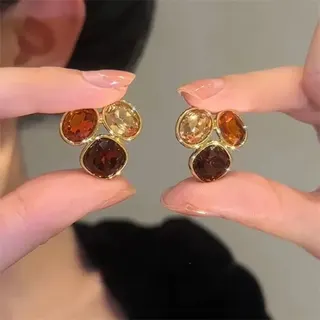 Maillard Style Crystal Stud Earrings, Caramel Amber Gold Tone Three-Stone Vintage Earrings for Women, Hypoallergenic Alloy 18K Gold Plated, Autumn Winter Fashion Jewelry Gift