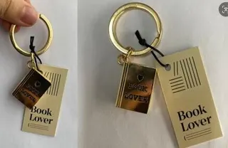 Book Lover Keychain, Gold Alloy Book Charm Key Ring with 'Book Lover' Tag, Minimalist Reading Lover Gift for Students & Bookworms, 5cm