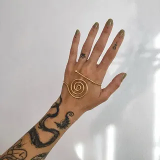 Vintage Spiral Hand Cuff Bracelet, Gold-Plated Alloy Coil Palm Ring, Boho French Statement Wrist Jewelry, ~8cm