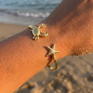 Summer Beach Ocean Starfish & Crab Open Bangle Bracelet, 18K Gold Plated Stainless Steel with Rhinestone, Hypoallergenic Adjustable Jewelry for Women