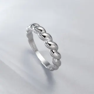 Gold Twist Rope Ring for Women, 18K Gold Plated Alloy, Polished Minimalist Stackable Band, Size 9, Vintage Textured Finger Ring