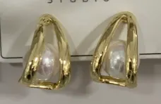 Luxury Geometric Hoop Earrings 18K Gold Plated Alloy with Pearl Accent French Vintage Statement Earrings for Women