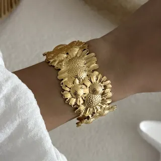 Vintage Floral Cuff Bracelet, 18K Gold Plated Stainless Steel Daisy Open Bangle, Chunky Sculpted Flower Jewelry for Women, Hypoallergenic Tarnish Free