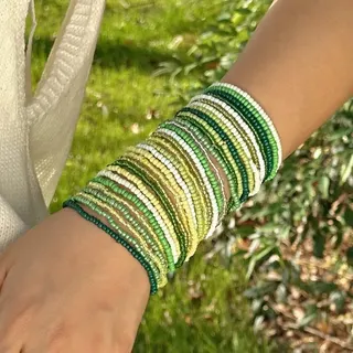 Bohemian Colorful Seed Bead Bracelet Set of 30, Handmade Rainbow Stretch Bracelets, Adjustable 18cm, Ethnic Vacation Style Stackable Wristbands for Women