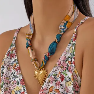 French Vintage Silk Scarf Necklace for Women, 18K Gold Plated Stainless Steel Heart Pendant, Printed Ribbon Knot Choker, Versatile Summer Vacation Jewelry 50+5cm