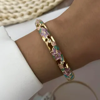 Vintage Enamel Flower Bangle - Pink Enameled Alloy Bracelet with 18K Gold Plated Floral Relief, French Sweet Elegant Round Bangle for Women