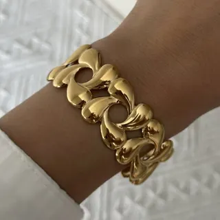 Vintage Floral Cuff Bracelet for Women, Gold Stainless Steel Wide Bangle with Embossed Vine Pattern, Hypoallergenic Tarnish-Free Open Bangle, 6cm