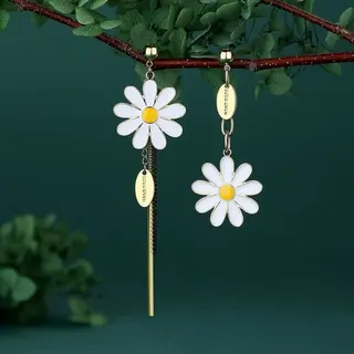 Daisy Flower Dangle Earrings for Women, Vintage French Style Alloy Long Tassel Drop Earrings, White Petal Yellow Center Cute Ins Fashion Jewelry, 1 Pair