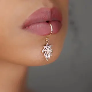Geometric Diamond Lip Clip, 18K Gold Plated Stainless Steel Lip Ring, No-Piercing Y2K Lip Jewelry, Party Photo Accessory, 2.2cm