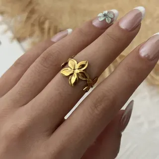 Ocean Themed Ring Set for Women 9pcs Stainless Steel Gold Plated Starfish Shell Spiral Butterfly Flower Stacking Rings Vintage Boho Open & Fit Rings Hypoallergenic