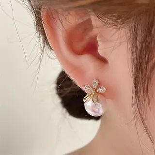 Pearl Flower Stud Earrings 18K Gold Plated Hollow Rhinestone Dangle Earrings, Elegant French Style Pearl Drop Earrings for Women, Wedding Party Daily Jewelry (Pair)