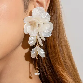 Summer French Vintage Shell Earrings, Multi-Layer Acrylic Pearl-White Dangle Drop Earrings with Gold Chain Tassel, Lightweight Statement Earrings for Women, Approx 11cm, Pair
