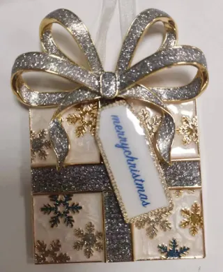 Christmas Gift Box Bow Ornament with Snowflake & Merry Christmas Tag, Alloy Electroplated Silver Gold Glitter Holiday Decor for Tree & Gift Wrapping