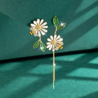 French Vintage Daisy Earrings with Bee & Enamel Leaves, Asymmetric Long Tassel Earline, 18K Gold Plated Alloy, Face-Slimming Boho Jewelry