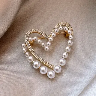Heart Shaped Pearl Brooch for Women, 18K Gold Plated Zircon Crystal Pin, Elegant French Vintage Lapel Brooch for Wedding Suit Blazer, Approx 3.3cm