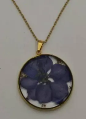 Vintage Floral Pendant Necklace, 18K Gold Plated Alloy, Resin Encased Round Flower Locket Chain, Elegant Boho Clavicle Necklace for Women
