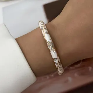 Vintage Enamel Flower Bangle - French Retro Gold-Plated Alloy Bracelet with White Drip Enamel & Silver Leaf Accents, 6cm, Elegant Women's Jewelry Gift