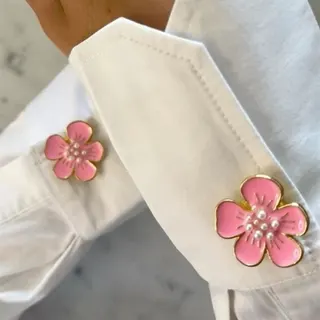 Pink Five-Petal Flower Pearl Cufflinks, Enamel Alloy Shirt Button with Imitation Pearl Center, French Vintage Sweet Blouse Accessory, 3cm