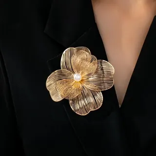 Vintage Flower Brooch for Women, Luxury Pearl Blazer Pin, 18K Gold Plated Alloy Large Floral Lapel Brooch 8.5cm