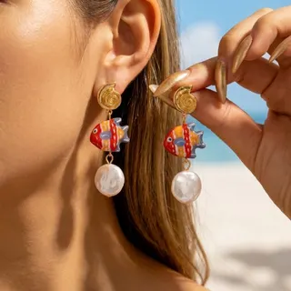 Vintage Ocean Style Dangle Earrings - Gold Conch Shell & Hand-Painted Ceramic Fish with Pearl Drop, 18K Gold Plated Alloy, Beach Vacation Jewelry for Women