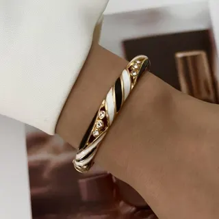 Vintage Twist Bangle Bracelet for Women - 18K Gold Plated Alloy with Black & White Enamel Spiral Pattern and Rhinestone Accents, Lightweight Fashion Jewelry Gift